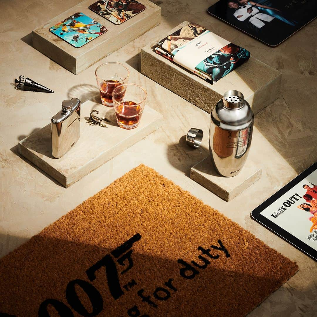 James Bond 007さんのインスタグラム写真 - (James Bond 007Instagram)「Welcome home. Discover bar essentials, tableware and more at 007Store.com.  #homeware」5月27日 1時01分 - 007