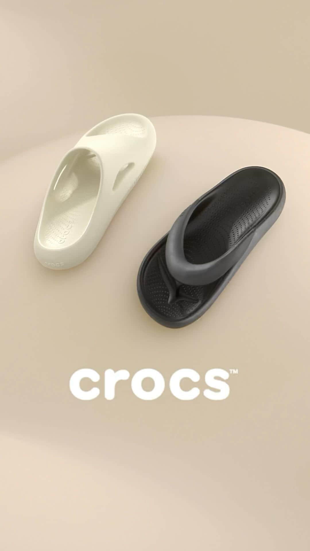 クロックスのインスタグラム：「Whatever life throws at you, you’ve got our permission to chill in the squishy comfort of our Mellow Collection. #NewAtCrocs​」