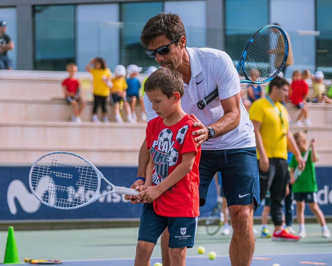 ラファエル・ナダルさんのインスタグラム写真 - (ラファエル・ナダルInstagram)「Coaches, @rafanadalacademy players and @rafaelnadal himself have participated in the @rafanadal_school Sports Day. What a great experience for the kids! 😍 VAMOS‼️」5月27日 1時09分 - rafaelnadal