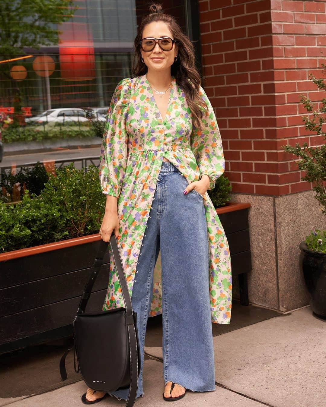 Shopbopさんのインスタグラム写真 - (ShopbopInstagram)「Poppy pinks, platform sandals, bold blooms... the season's top trends, as seen on Fashion Director @carolineinnycity 💯 Swipe to see how she wears them around NYC (hint, hint: a floral dress over jeans!) Link in bio to shop 🛍️」5月27日 1時15分 - shopbop
