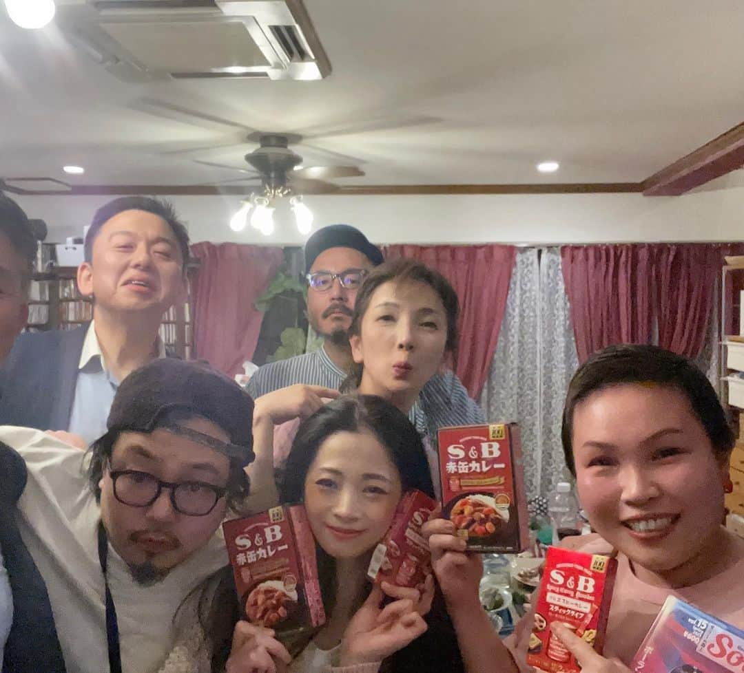 一条もんこさんのインスタグラム写真 - (一条もんこInstagram)「サラーム海上さん宅で中東料理会！ 馬来風光美食のエレンさん、スパイシーなお仲間たち。 料理の世界は広い‼︎ めちゃくちゃ勉強になりました〜！ #中東料理#サラーム海上#ハーブ料理#ハーブ#地中海料理#ホモス#タトーニ#ケバブ#フリット#マレーシア料理#スパイシーな仲間たち#一条もんこ」5月27日 1時38分 - monko1215