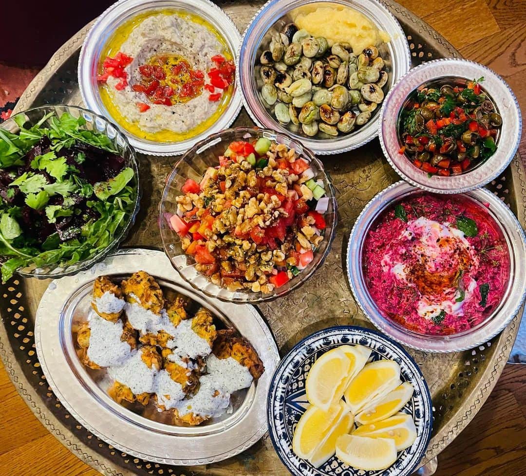 一条もんこさんのインスタグラム写真 - (一条もんこInstagram)「サラーム海上さん宅で中東料理会！ 馬来風光美食のエレンさん、スパイシーなお仲間たち。 料理の世界は広い‼︎ めちゃくちゃ勉強になりました〜！ #中東料理#サラーム海上#ハーブ料理#ハーブ#地中海料理#ホモス#タトーニ#ケバブ#フリット#マレーシア料理#スパイシーな仲間たち#一条もんこ」5月27日 1時38分 - monko1215