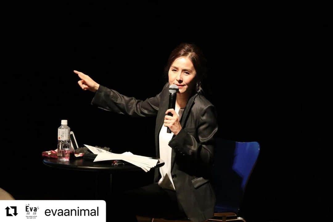 杉本彩のインスタグラム：「#Repost @evaanimal with @use.repost ・・・ 5月20日、Evaは、宮城県にて「にゃっ展・人と動物がしあわせに共生できる社会を目指す実行委員会」さん主催の「にゃっ展2023」の動物愛護講演会に参加いたしました。新型コロナの感染拡大の影響で延期が続き3年越しの参加です。 当日は、会場にてさまざまな作家さんの作品販売やこだわり食材のマルシェ、保護猫の譲渡会も開催され大変賑やかなイベントとなりました。  講演会では、全国で起きている動物問題、お金儲けのために動物の健康を損ない殺傷行為もいとわない繁殖業者、そして繁殖させて多頭飼育崩壊をさせたり、衝動買いで飼育放棄する飼い主、そして憂さ晴らしや痛めつけることに喜びを感じる猟奇的な動物虐待事件についてお話ししてきました。 貴重なお休みの土曜日にお越しいただき講演を聞いてくださった皆様、どうもありがとうございました。 #にゃっ展 #にゃっ展2023 #宮城県 #宮城県七ヶ浜町  #動物福祉 #動物愛護講演 #動物環境福祉協会eva #杉本彩」