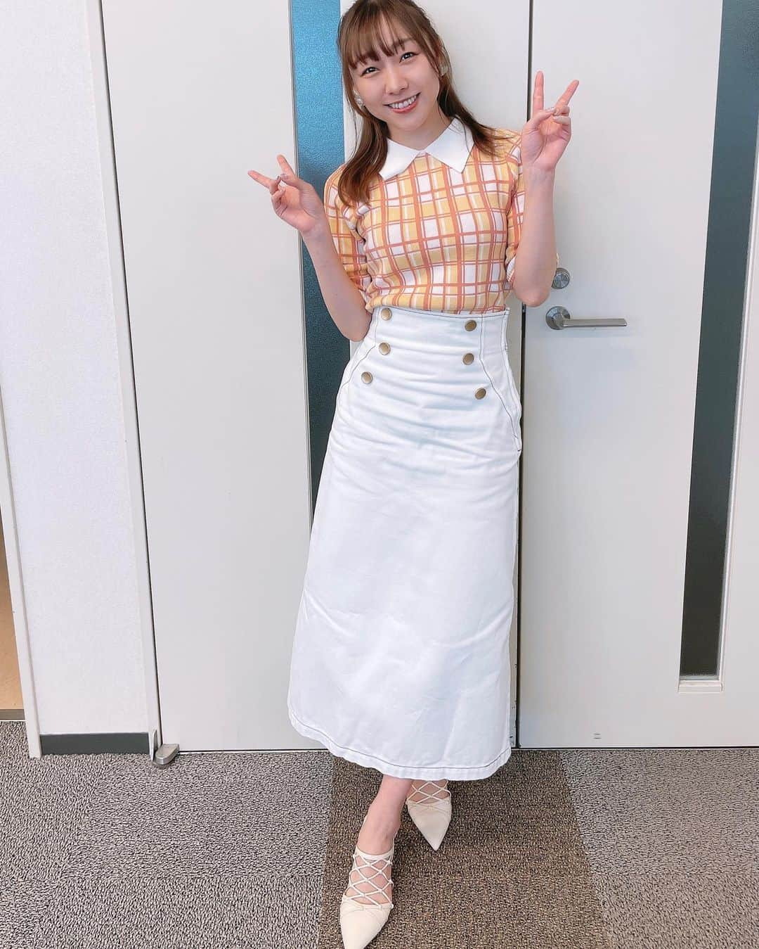 須田亜香里さんのインスタグラム写真 - (須田亜香里Instagram)「最近は高い位置でポニーテールができる長さまで髪が伸びました🍍 やっぱりポニーテールは高い位置が好き！  写真は先月のスイッチやドデスカやCBC特番の時の写真！  📣チャント！×ゴゴスマ 公開生放送ＳＰ 藤井聡太さんの師匠、杉本昌隆さんとのロケ映像の配信が5月27日(土)14:30までみたいです✨ locipoで無料です！  #須田亜香里衣装 #ミディアムヘアアレンジ  #ポニーテール」5月27日 1時37分 - akarisuda