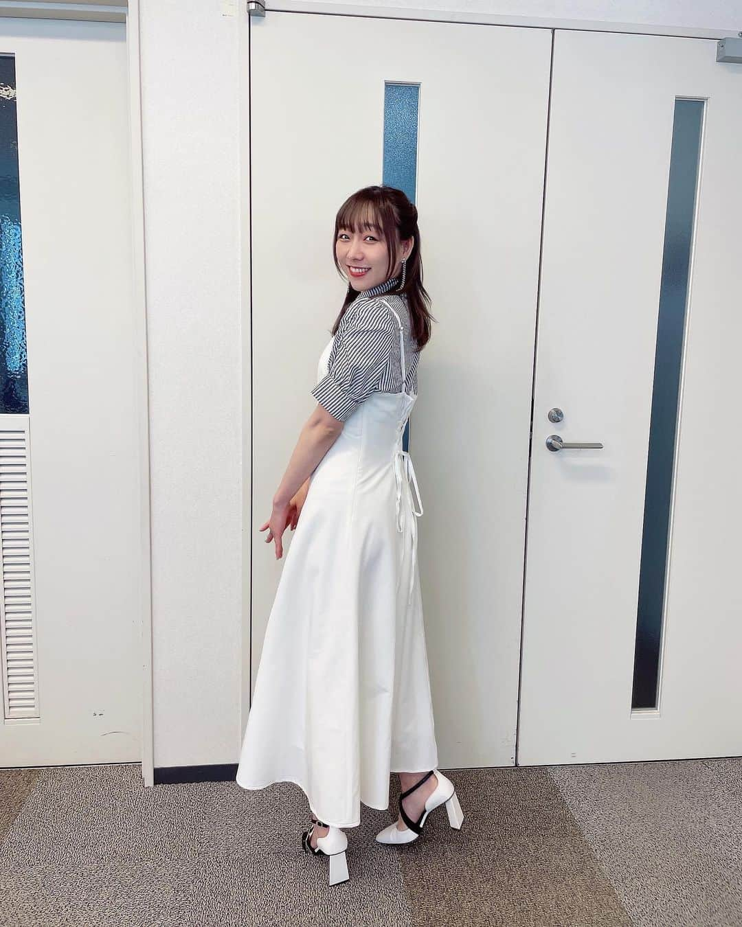 須田亜香里さんのインスタグラム写真 - (須田亜香里Instagram)「最近は高い位置でポニーテールができる長さまで髪が伸びました🍍 やっぱりポニーテールは高い位置が好き！  写真は先月のスイッチやドデスカやCBC特番の時の写真！  📣チャント！×ゴゴスマ 公開生放送ＳＰ 藤井聡太さんの師匠、杉本昌隆さんとのロケ映像の配信が5月27日(土)14:30までみたいです✨ locipoで無料です！  #須田亜香里衣装 #ミディアムヘアアレンジ  #ポニーテール」5月27日 1時37分 - akarisuda