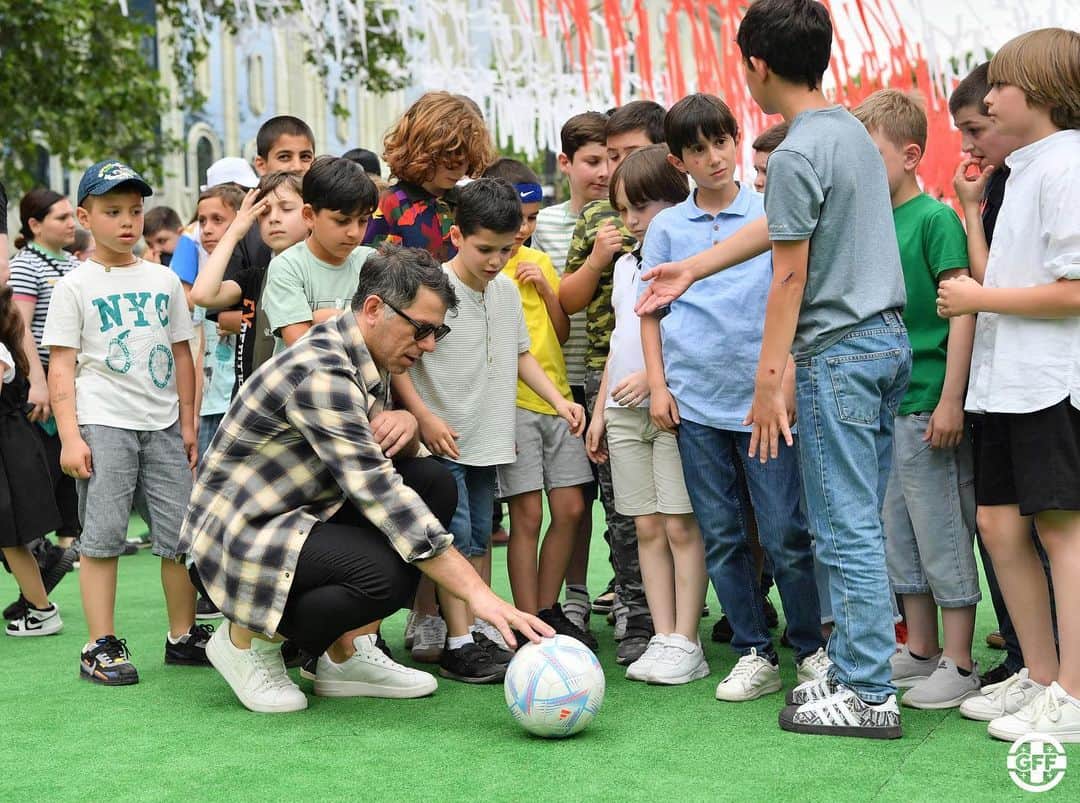 レバン・コビアシビリのインスタグラム：「ბურთი გაუსწორა 😍🔥 დაარტყა... ⚽️✅」