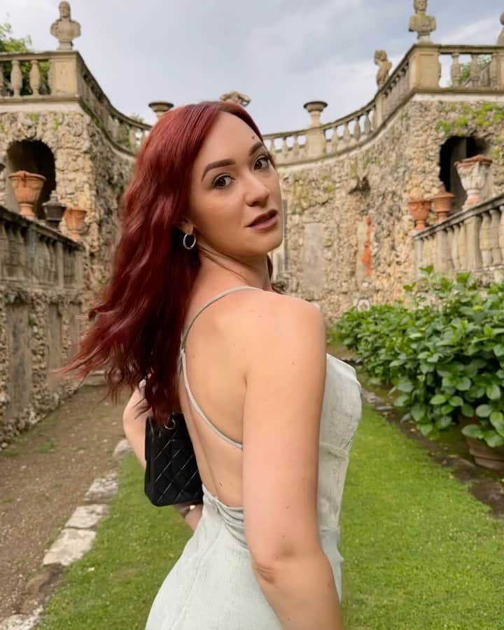 アリーシャ・マリーのインスタグラム：「finally picked a venue for my wedding!! i’ve dreamed of this since i was a little girl. can’t wait for the best day of my life. oh minor detail still need a ring and a man tho lmfao 💍  jk but seriously congrats @haleyrynnringo and @bryp13 !!!!! this was the most stunning wedding ever. I’m so happy for the both of you!! i love LOVE 💍🕊️🫶🏻」