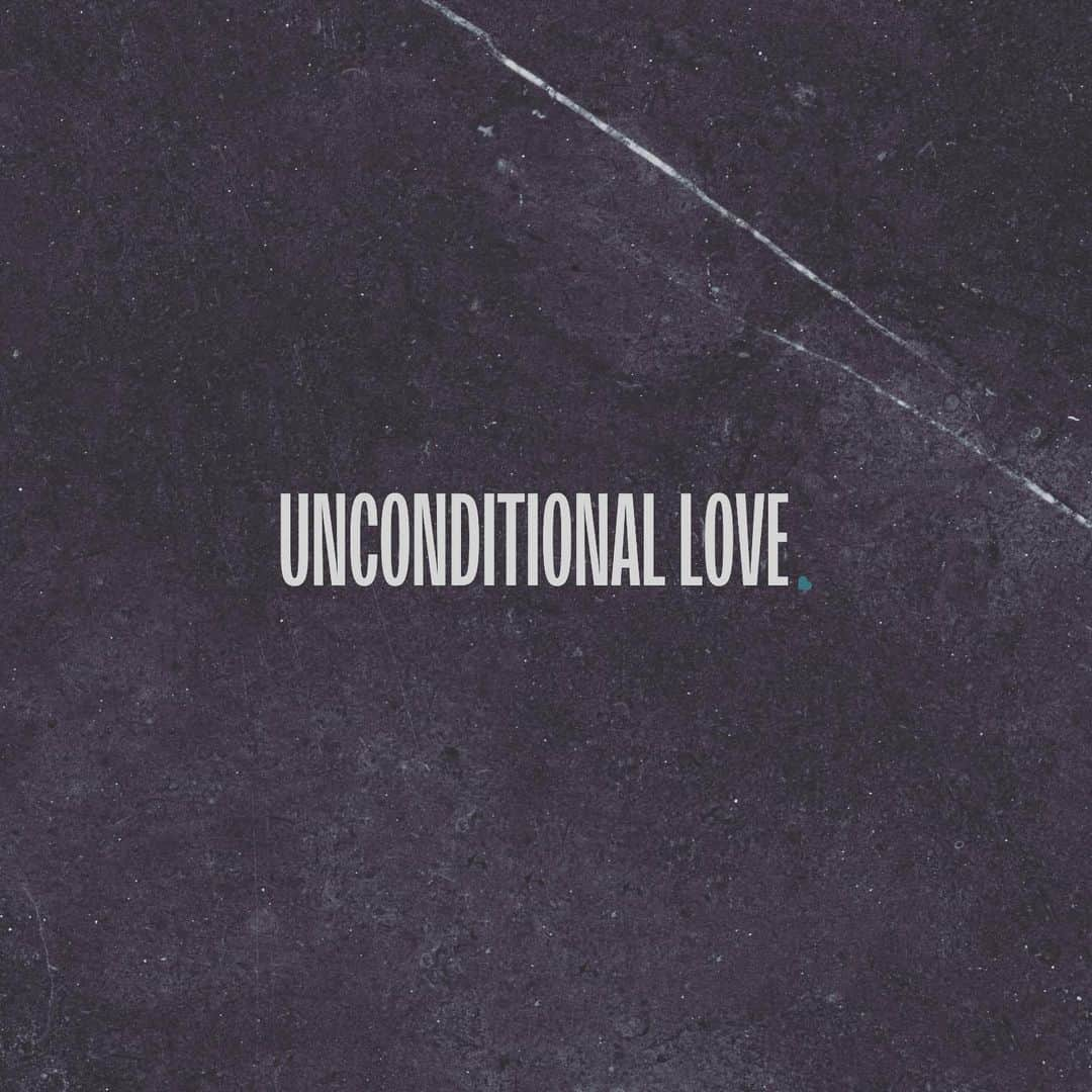 ジョディ・スウィーティンさんのインスタグラム写真 - (ジョディ・スウィーティンInstagram)「As we head into Pride month…  What does unconditional love mean to you?   Honored to be bringing you something special to help support @pflag @malaandmantra @livewellminded  Designed by @officiallycoelho   ❤️🏳️‍🌈❤️」5月27日 1時59分 - jodiesweetin