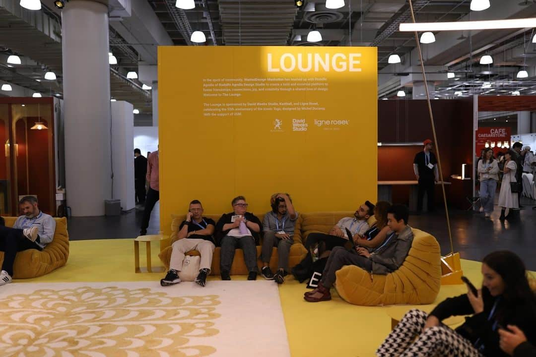 Ligne Rosetさんのインスタグラム写真 - (Ligne RosetInstagram)「There’s nowhere better to lounge than Togo.⁠ ⁠ We were thrilled to outfit the @wanteddesign Manhattan Lounge at @icff_official designed by @rodolfoagrella of @rads.group. This space was inspired by a 70s conversation pit, and we can honestly say it has served its purpose and more. ⁠ ⁠ Thanks to everyone who stopped by and took a seat!⁠ ⁠ 📷: @brittanydrays」5月27日 2時02分 - ligneroset