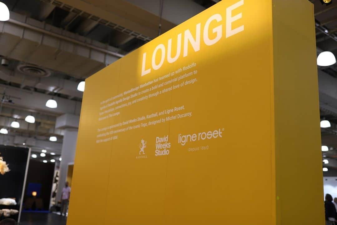 Ligne Rosetさんのインスタグラム写真 - (Ligne RosetInstagram)「There’s nowhere better to lounge than Togo.⁠ ⁠ We were thrilled to outfit the @wanteddesign Manhattan Lounge at @icff_official designed by @rodolfoagrella of @rads.group. This space was inspired by a 70s conversation pit, and we can honestly say it has served its purpose and more. ⁠ ⁠ Thanks to everyone who stopped by and took a seat!⁠ ⁠ 📷: @brittanydrays」5月27日 2時02分 - ligneroset