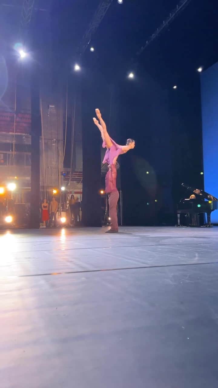 ロベルト・ボッレのインスタグラム：「Repost @fumikaneko_ ❤️  I had two super enjoyable performances in Trieste, Italy I I in April a thank you @robertobolle for the incredible time dancing together! ! here’s the end of “Love Fear Loss” @rickamar」