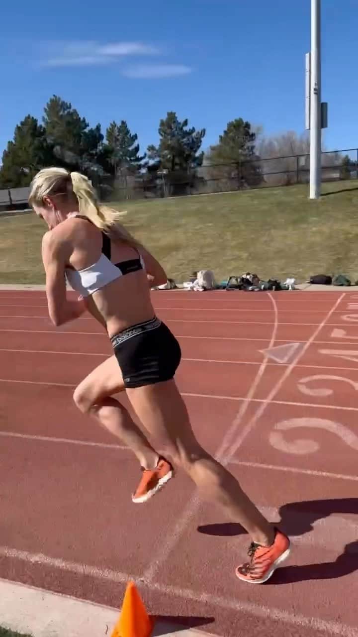 エマ・コバーンのインスタグラム：「Race weekend hits different ✨racing the 1500m at the USATF Grand Prix tomorrow at 2:11pm at UCLA, watch on NBC (or in person, I’ll post details in my story). Go to @__teamboss__ to see the rest of the squad’s race schedule this weekend. Can’t wait!」