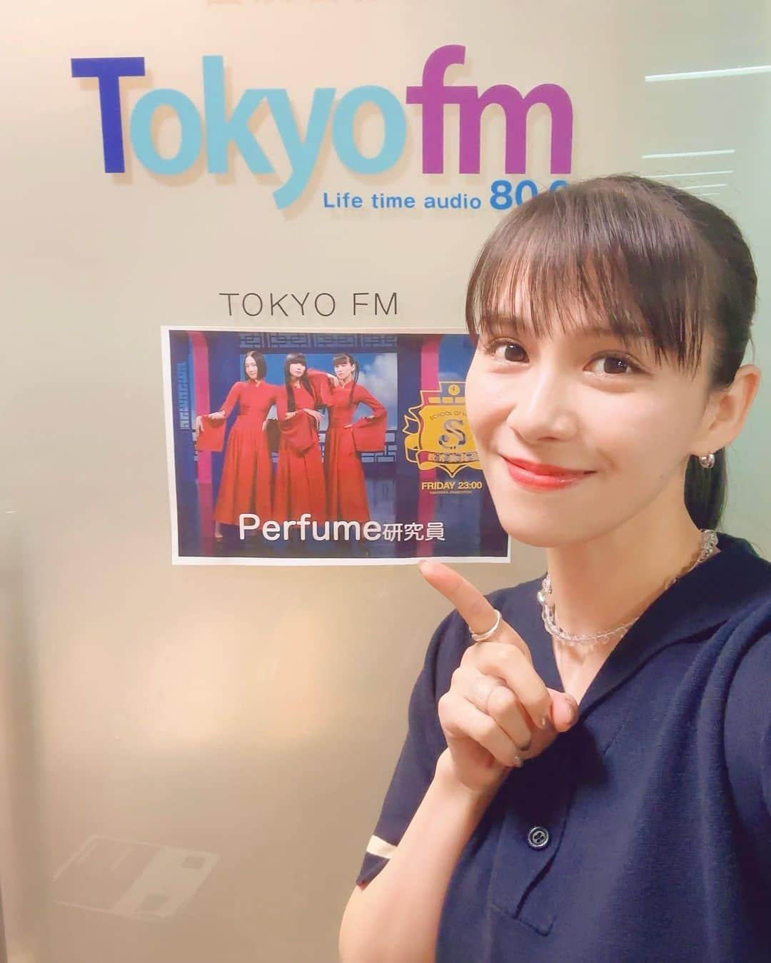 西脇綾香さんのインスタグラム写真 - (西脇綾香Instagram)「#sol教育委員会 生放送📻  久々のSCHOOL OF LOCKの空気に包まれてピュアな自分がほろほろでてきたよ。 とーやま委員とそのチームのみんなが創り出す特別な作用だね。  “革命の日”のPLASMA宮城公演もライブに来てくれていた看護師さんが逆電の相手でね☎️最後に私たちに話してくれた、  “1秒でも長く、1回でも多くライブに行きたい” “Perfumeでいてくれてありがとう” って言葉がずーっと残ってる。  私たちやそのまた誰かの想いまでもを汲み取って一緒になって闘ってそして仲間でいつづけてくれてありがとう。 あなたと繋がれたご縁に感謝。 繋いでくれたSOLチームに感謝。  声が出せるってほんとに特別体験。 そこにいた私とあなたの記憶とそのLIVE細胞たちが、 これだー！これなんだー！て身体の中からも叫んでました。 この日にしか体感できなかった“革命の日” 記録にも記憶にも残しておきたい。  https://perfume.lnk.to/Tour2022PLASMA  #sol教育委員会 #sol #生放送 #とーやま委員 #coco教頭 #元ca #急な変顔 #カメラ目線 🩵#perfume #prfm #plasma #革命の日 #未来の保健室の先生」5月27日 2時30分 - a_chan.prfm_p000001