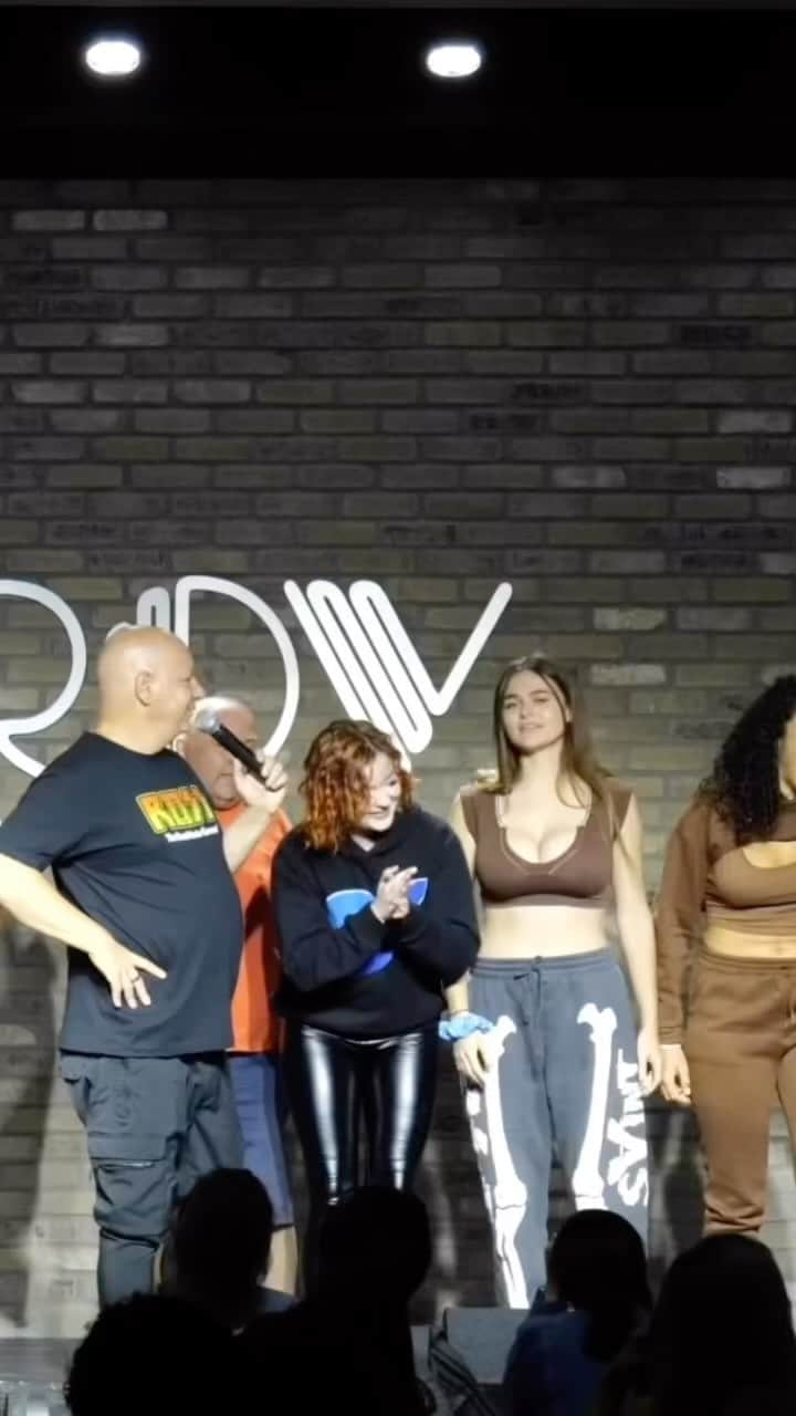 ジェフリー・ロスのインスタグラム：「Speed-roasting my way around the world… Stops coming up in Nashville, Huntsville, Denver, Santa Ynez, Boston, Detroit…  Info at RoastmasterGeneral.com」