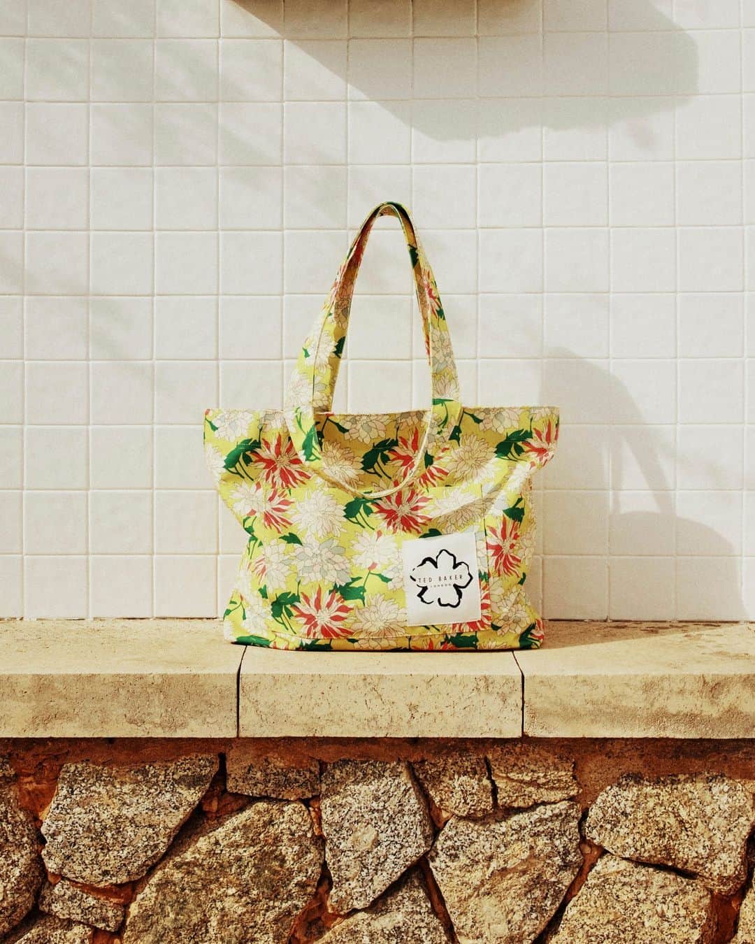 Ted Bakerのインスタグラム：「Pack up your bags. The beach is calling your name.  #TedBaker #Holiday」