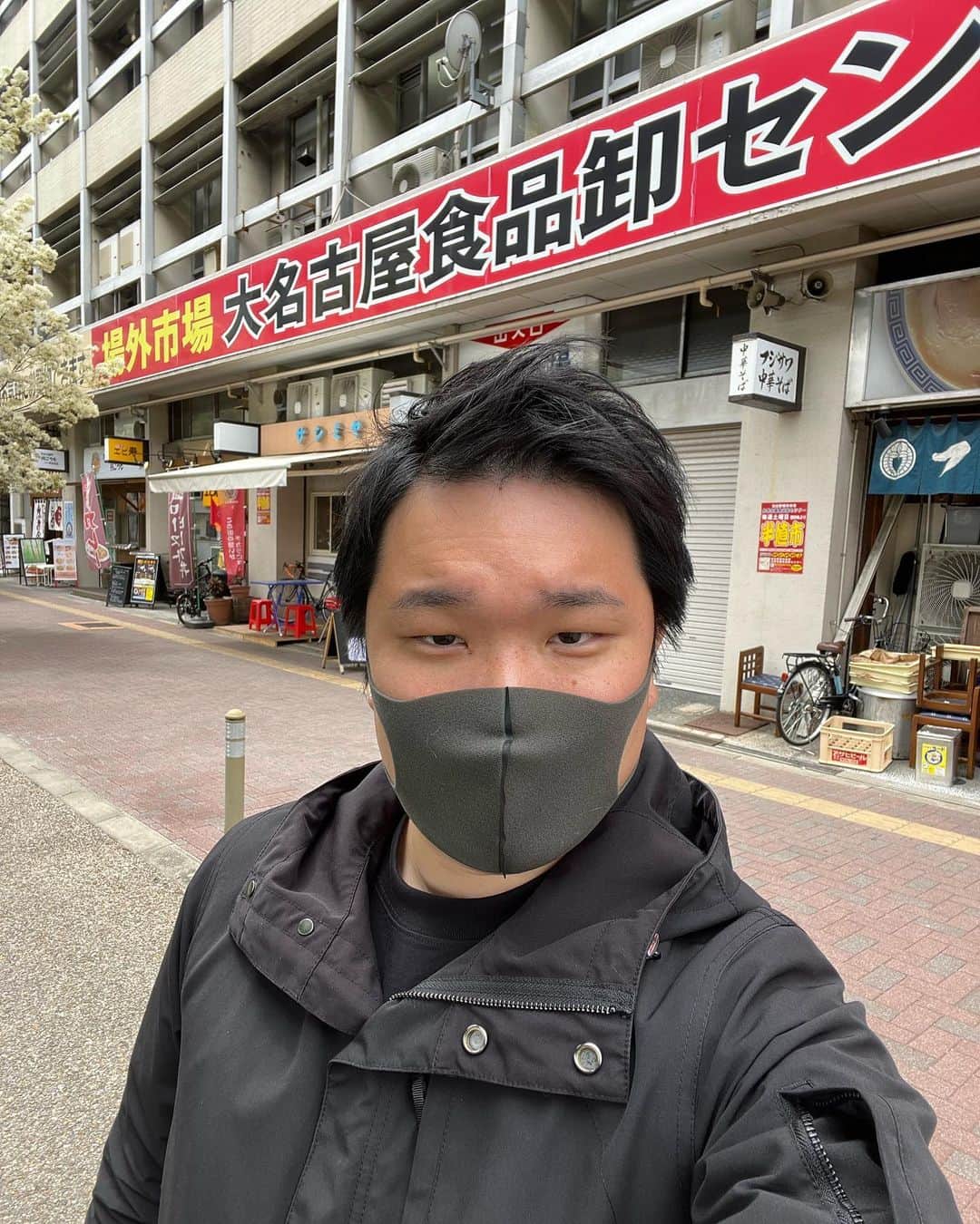 トミックのインスタグラム：「愛知県ってあまり海鮮のイメージないっすよねぇ😅  #トミック  #tomikkunet #youtuber  #youtuber好きな人と繋がりたい  #料理  #料理好きな人と繋がりたい  #japanese #cooking #海鮮丼 #名古屋グルメ  #名古屋  #寿司  #寿司屋   23.04.24」