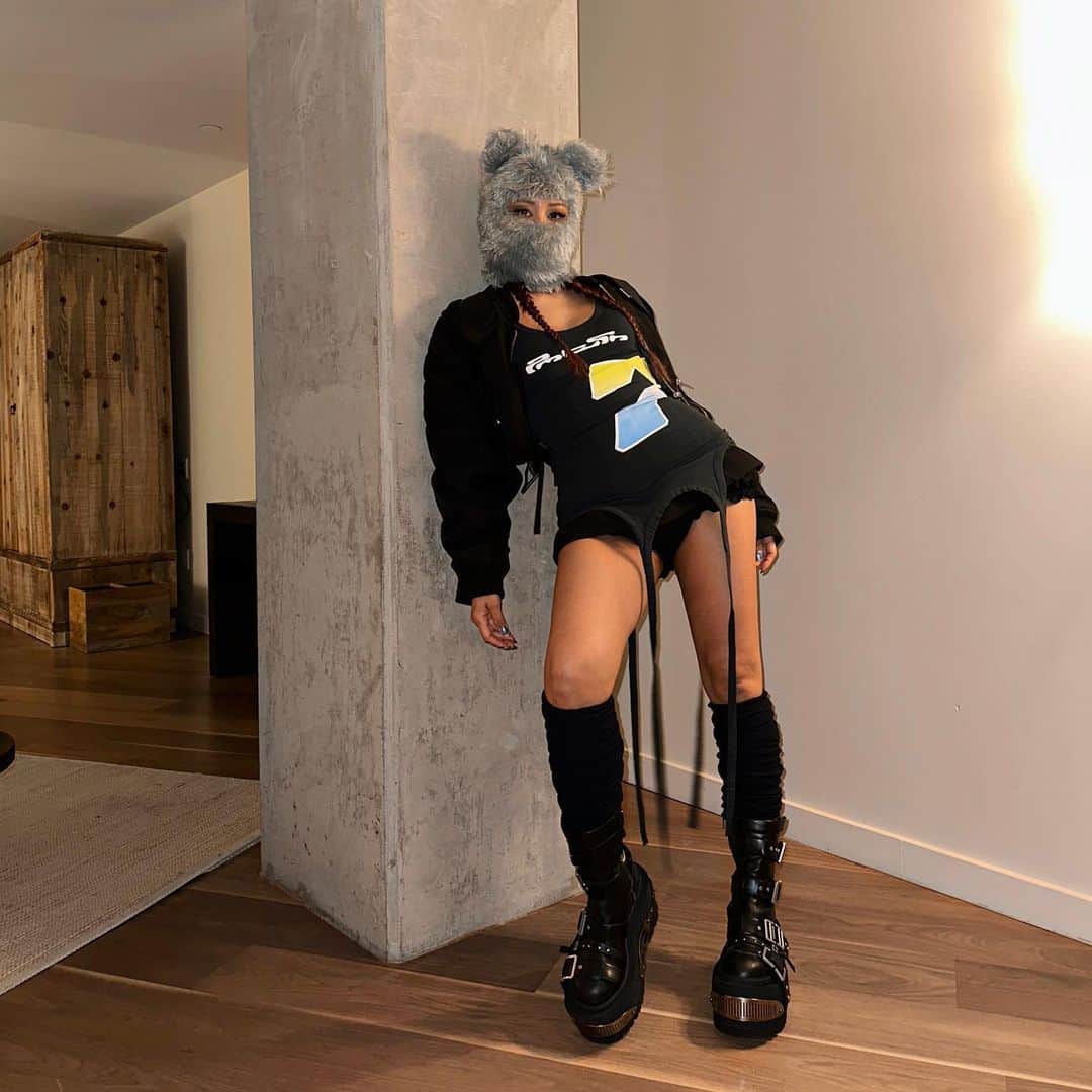 YOONのインスタグラム：「See yall in abit‼️🫶🏽👽✨🌙💫 Tonite's gonna be 🔥🔥🔥 w/ @terminal27  🌑🌒🌓🌔🌕🌖🌗🌘🌑」