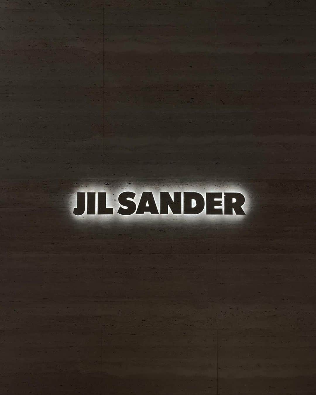 近藤沙良のインスタグラム：「JILSANDR PRE OPEN @kyoto_bal がどんどん楽しくなる🥺🤍 ちょっぴり背筋も伸びるよねっ  30代に突入したからには かっこよくて芯のある女性になりたい。  2023/05/24 GRAND OPEN...  #kyoto #kyotobal #京都bal」