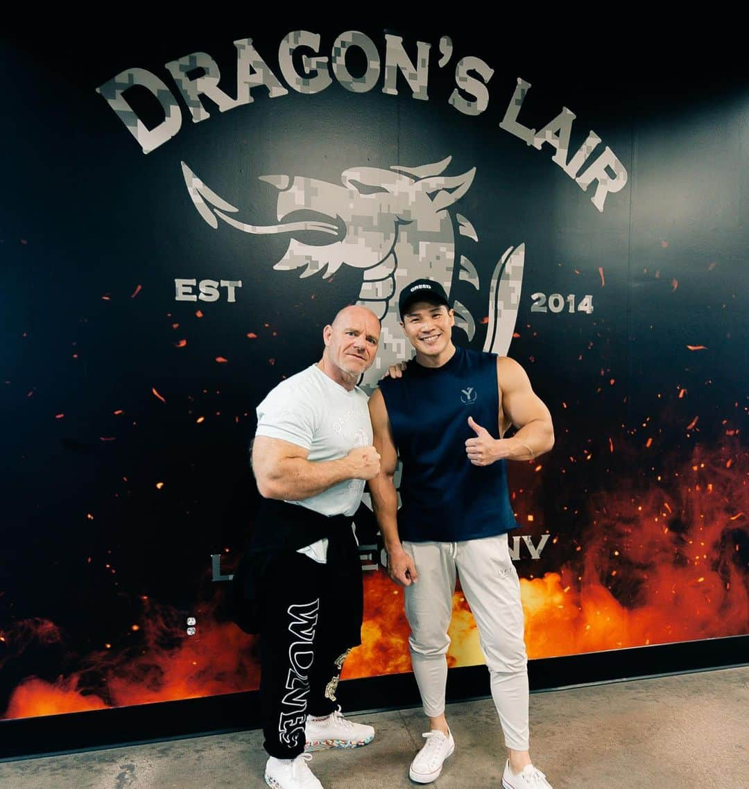 田口純平さんのインスタグラム写真 - (田口純平Instagram)「今回のラスベガス修行の目的は @neil_yoda_hill1 コーチのトレーニングを受けるために来ました🔥  今まで自分のやり方だけで来たけど、 トップのコーチからトレーニングや栄養を一から学び、できるだけ吸収して身体を変えられるように頑張ります！  フィジークは褒めてもらえたけど、今後勝てるかは自分次第のマインドだって言われたから強い信念とマインドを作り直す！  ここから新たなスタート！  #アメリカ修行」5月27日 20時00分 - junpei_taguchi