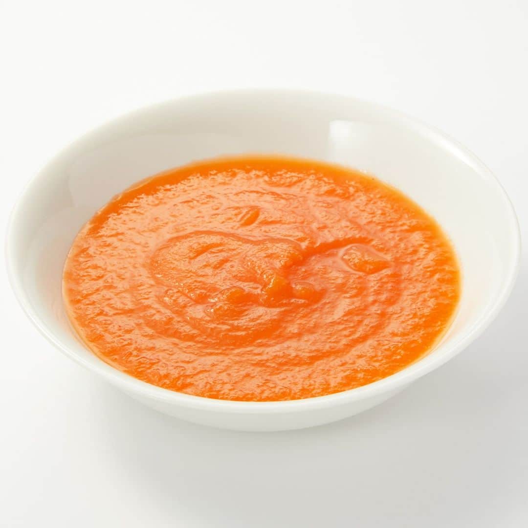 無印良品さんのインスタグラム写真 - (無印良品Instagram)「【諸国良品】千葉の大地の恵みを、まるかじり。『ちばびお』の有機さつまいもスープ - 千葉県山武市産の有機さつまいも『紅はるか』の、濃厚な甘みと独特の香りを生かしたスープです。 味つけは塩だけで、クリーミーな舌触りのスープになるよう、工夫を重ねて仕上げました。  『ちばびお』の『まるかじりちば』シリーズでは、木更津市産有機にんじん『彩誉』を使ったスープや、いすみ市産有機玄米『いすみっこ』と匝瑳（そうさ）市産有機在来大豆と国産鶏肉が入った参鶏湯風スープなども揃えています。 - ▼『ちばびお』とは 首都圏にありながら、全国有数の農業県でもある千葉県では、多くの生産者がオーガニックや持続可能な農業に取り組んでいます。千葉の有機農産物の生産・消費拡大を目指し、2021年、『ちばびお』プロジェクトが立ち上がりました。 千葉県団体連絡会（通称：ちばだん）、石井食品株式会社、及び株式会社良品計画の千葉・会津事業部が共同で企画・開発し、2022年4月より商品の発売を開始しています。 - #無印良品 #MUJI #さつまいも #紅はるか #スープ」5月27日 13時00分 - muji_global