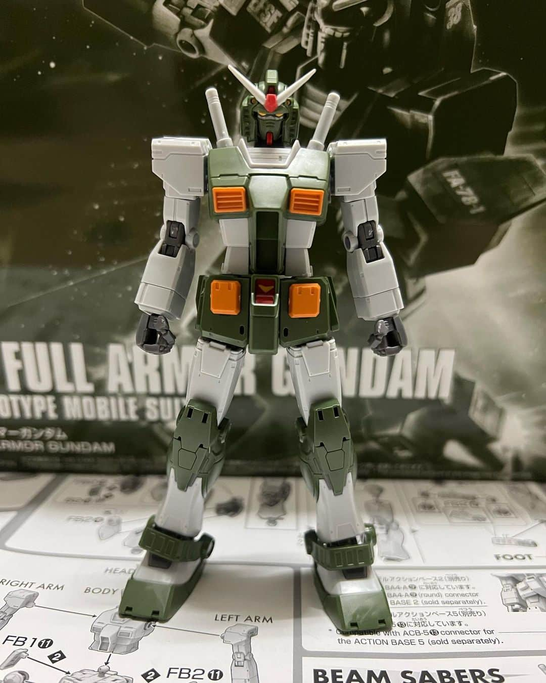 霜月紫のインスタグラム：「フルアーマーガンダム組んだー！ かっこいい、着脱楽しい #ガンプラ #ガンダム #プレミアムバンダイ  #ガンダムジオリジン #フルアーマーガンダム」