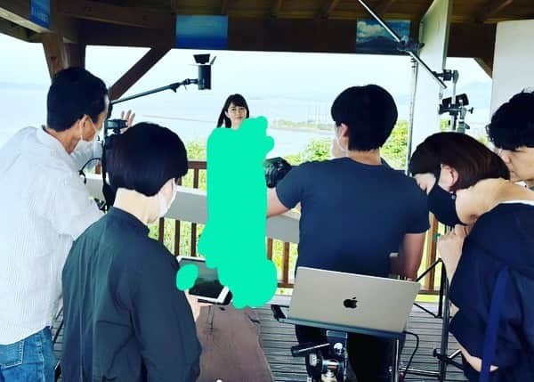 丘みどりのインスタグラム：「CM撮影、無事に終わりました♡  #丘みどり#鹿児島 #cm #cm撮影 #桜島 #猫」