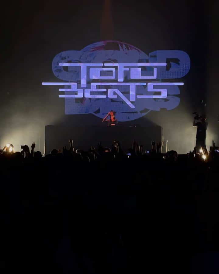 tofubeatsのインスタグラム：「@zerotokyo_official でのGOLD DISCありがとうございました。並びもあったので自曲多めでお送りさせていただきました。」