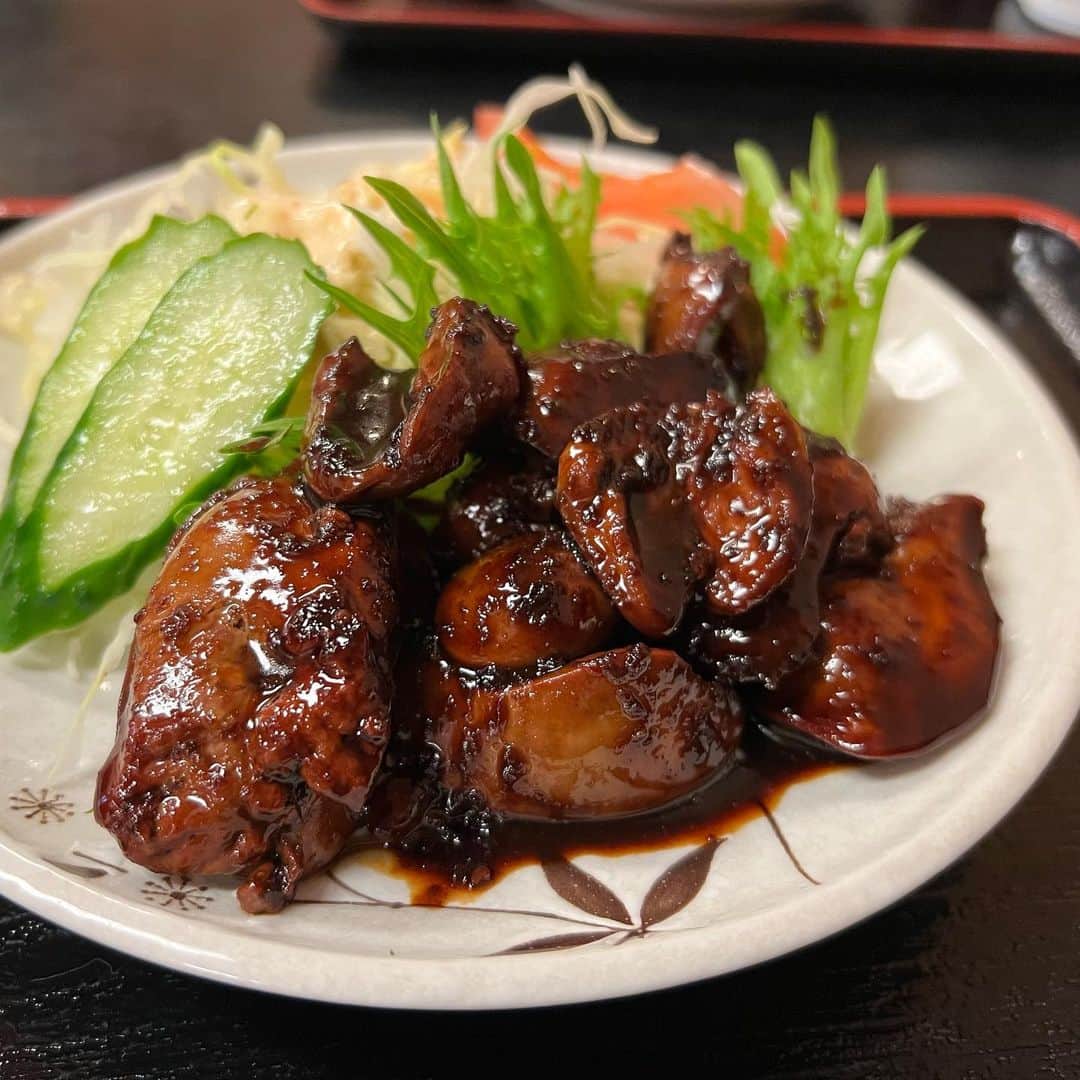 柳家三之助さんのインスタグラム写真 - (柳家三之助Instagram)「お昼ごはんは鶏のきも焼き定食。これは飯より酒ですがぐっと堪えて踏みとどまる。#巌邑」5月27日 13時14分 - sannosuke