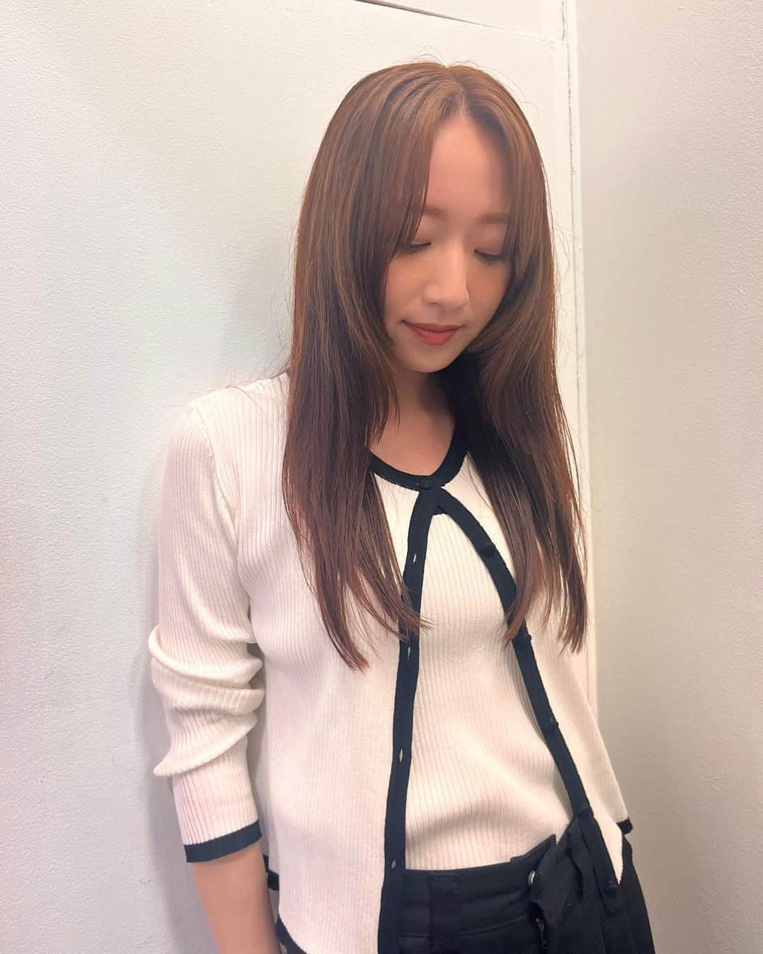 鹿沼憂妃さんのインスタグラム写真 - (鹿沼憂妃Instagram)「最近はオレンジ気分🍊 （なんかいつもと顔違う？なぜ） @kaneta.hair ありがとううう🧡 . #shika_hairstyle #オレンジ系 #いろんなライト場所で撮ってみた」5月27日 13時50分 - shika_0225