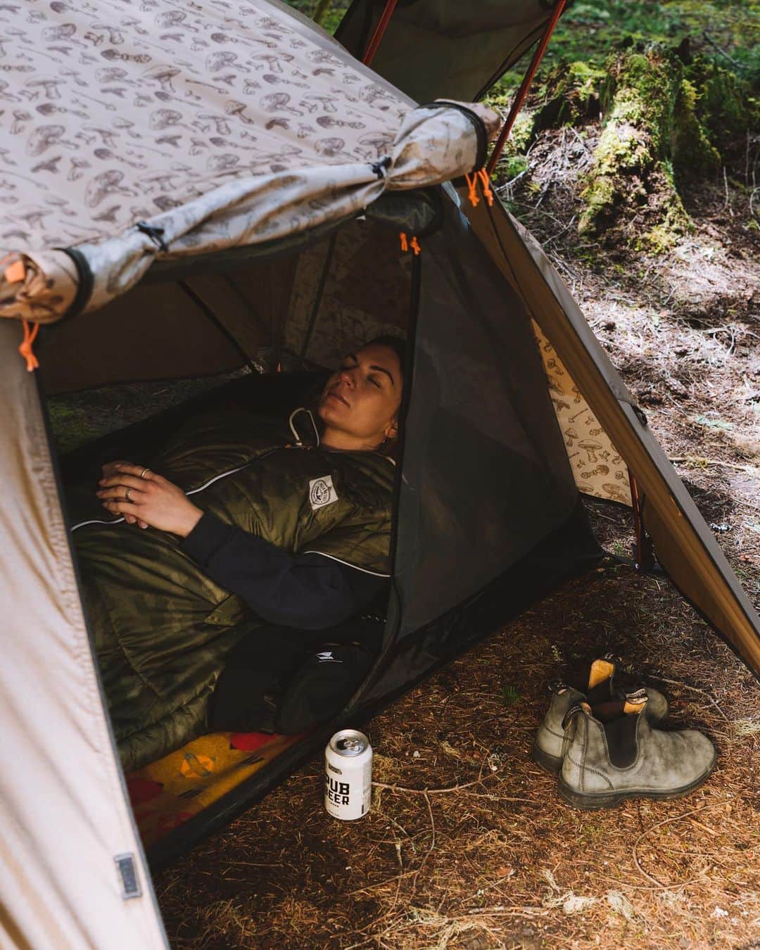 Poler Outdoor Stuffのインスタグラム：「Don’t sleep, Memorial Day deals await   Shop the sale & save. Happening now on Poler.com🏕  #campvibes」