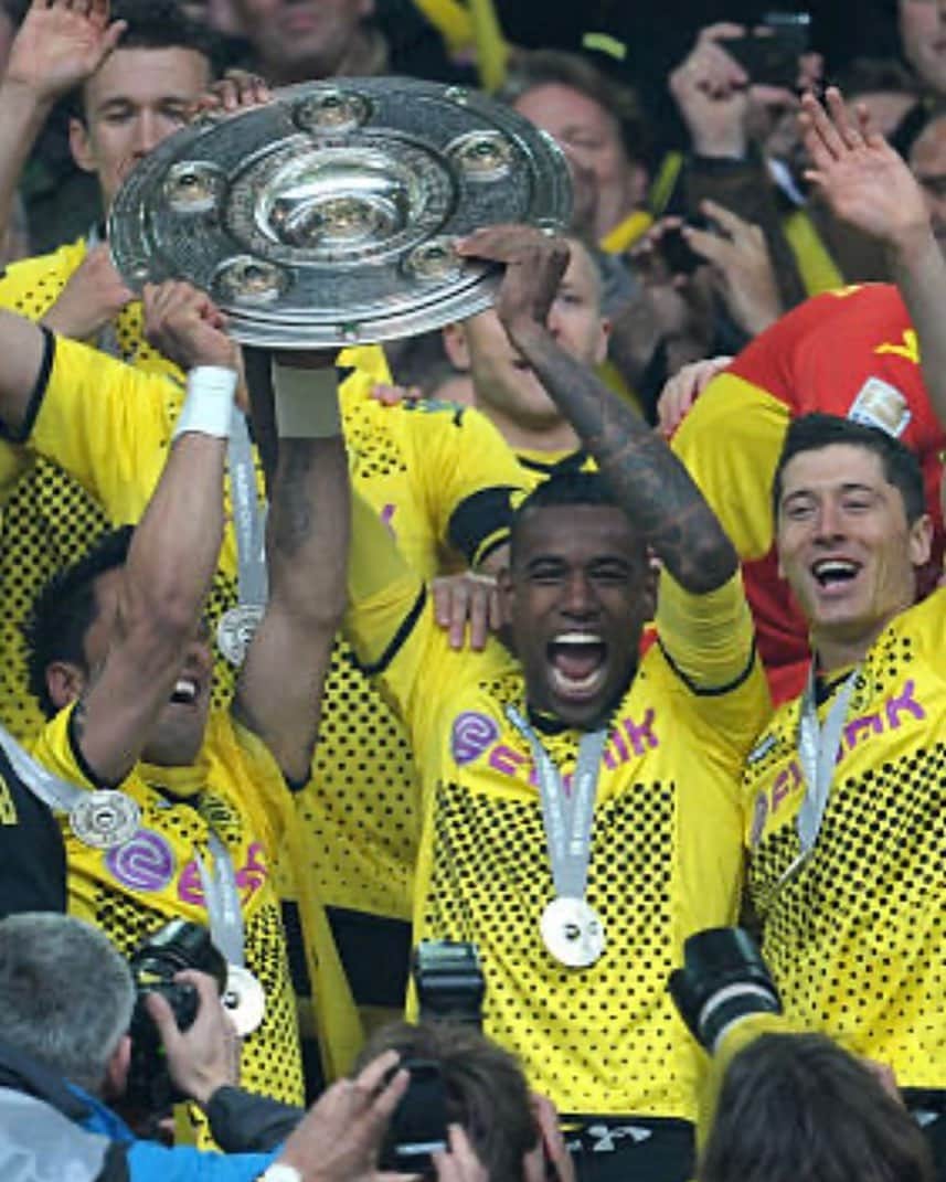 フェリペ・サンタナのインスタグラム：「Morgen ist der Tag für Dortmund, wieder zu lächeln!!! Macht Jungs 🫶🏿🏆💛🖤🍻🏟️.  #bvb #borussiadortmund #deutschemeister #borsigplatz #champions #hejabvb #südtribune」
