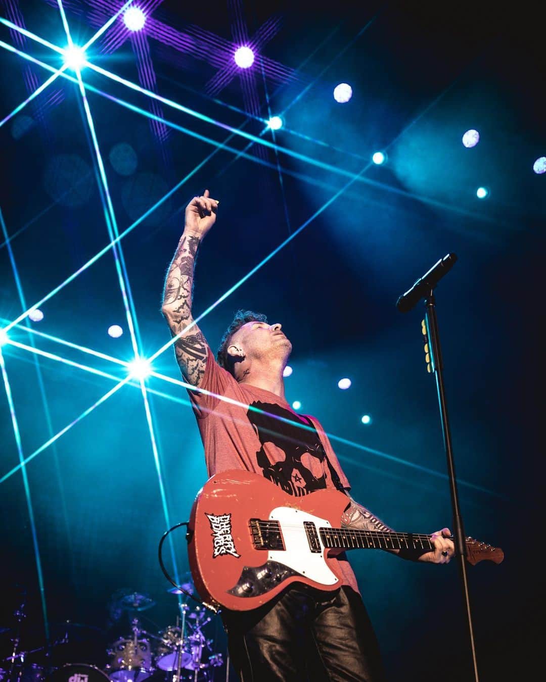 コリィ・テイラーのインスタグラム：「Let me know which songs you want to hear LIVE on my upcoming CMF2 Tour.👇   Tickets & VIP at coreytaylor.com  8/25 • Denver, CO 8/27 • Kansas City, MO 8/28 • Minneapolis, MN 8/30 • Milwaukee, WI 8/31 • Chicago, IL 9/2 • Chesterfield, MO 9/3 • Pryor, OK 9/5 • Detroit, MI 9/7 • Cleveland, OH 9/9 • Cincinnati, OH 9/10 • Alton, VA 9/12 • Montclair, NJ 9/13 • Boston, MA 9/15 • Wallingford, CT 9/16 • Huntington, NY 9/18 • N. Myrtle Beach, SC 9/19 • Orlando, FL 9/21 • Huntsville, AL 9/22 • Louisville, KY 9/24 • Houston, TX 9/25 • Dallas, TX 9/27 • Albuquerque, NM 9/28 • Tempe, AZ 9/29 • Henderson, NV 10/1 • San Diego, CA 10/3 • Riverside, CA 10/5 • Los Angeles, CA 10/7 • Sacramento, CA」