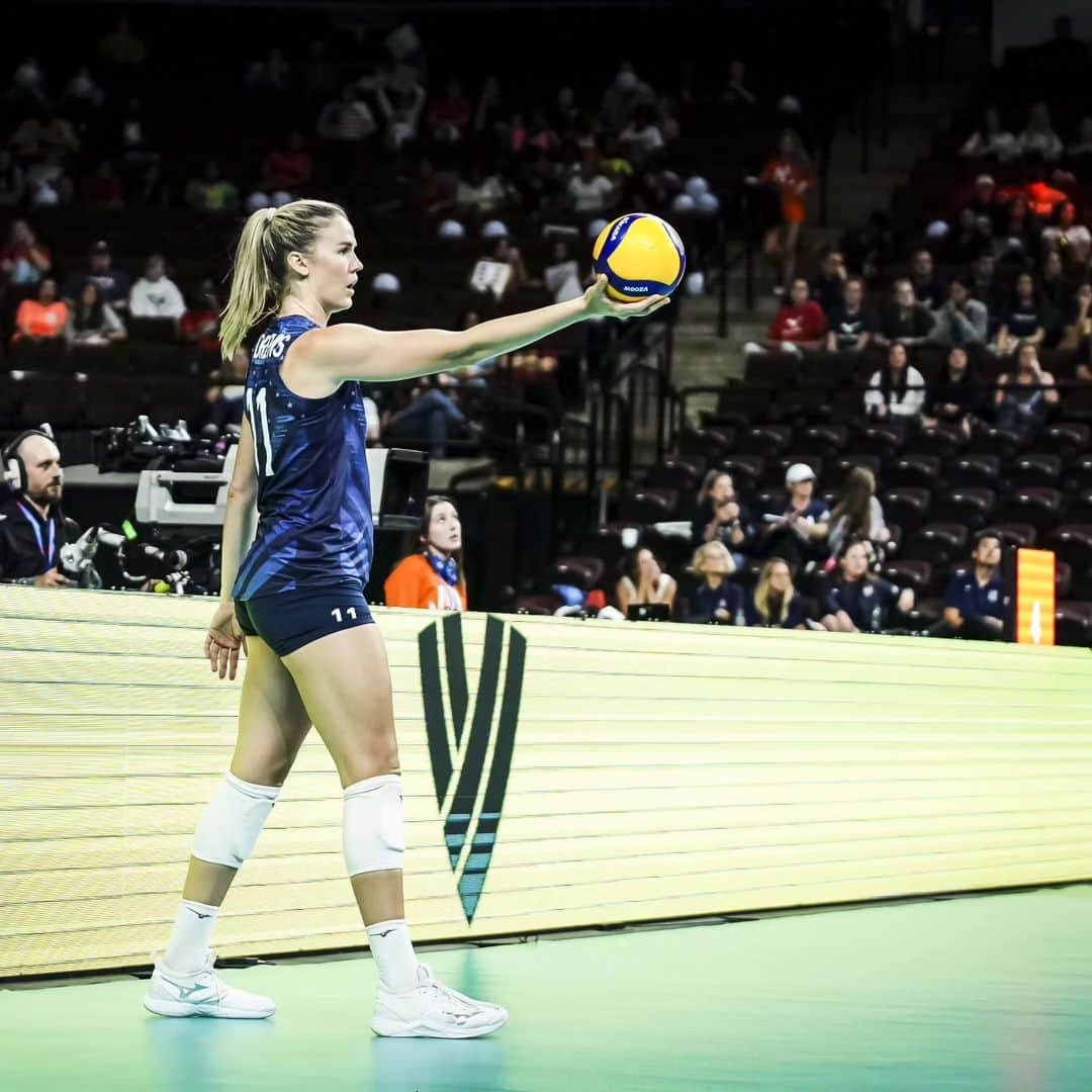 USA Volleyballさんのインスタグラム写真 - (USA VolleyballInstagram)「We are ready! 🇺🇸💪  Check out 👀 the U.S. Women's roster for the first round of Volleyball Nations League at 🔗 on our bio!」5月27日 5時48分 - usavolleyball