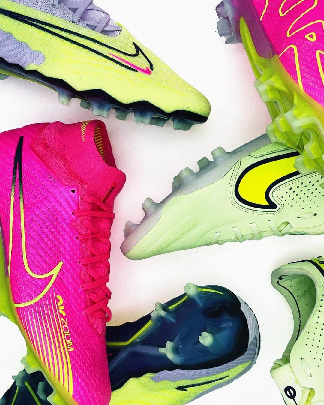 ナイキフットボールのインスタグラム：「Bring your own brilliance ☀️ to the pitch in any weather with the Nike Luminous Pack and the hi-vis colorways for Phantom, Mercurial and Tiempo. #NikeFootball」