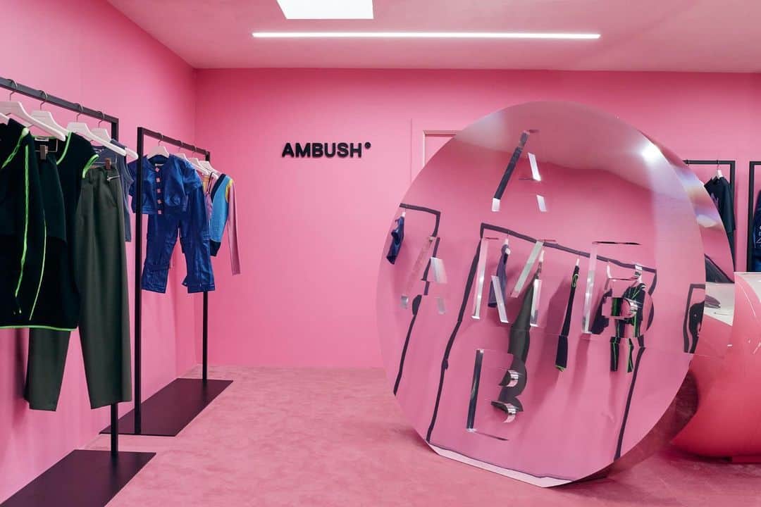 AMBUSHさんのインスタグラム写真 - (AMBUSHInstagram)「Enter the #AMBUSH Universe in Los Angeles at @terminal27 for our SS23 pop-up open now until June 25.   Any AMBUSH purchase made today at our pop-up also gets you entry to our private rave party TONIGHT May 26 hosted by @yoon_ambush at an undisclosed location in #LA」5月27日 5時56分 - ambush_official