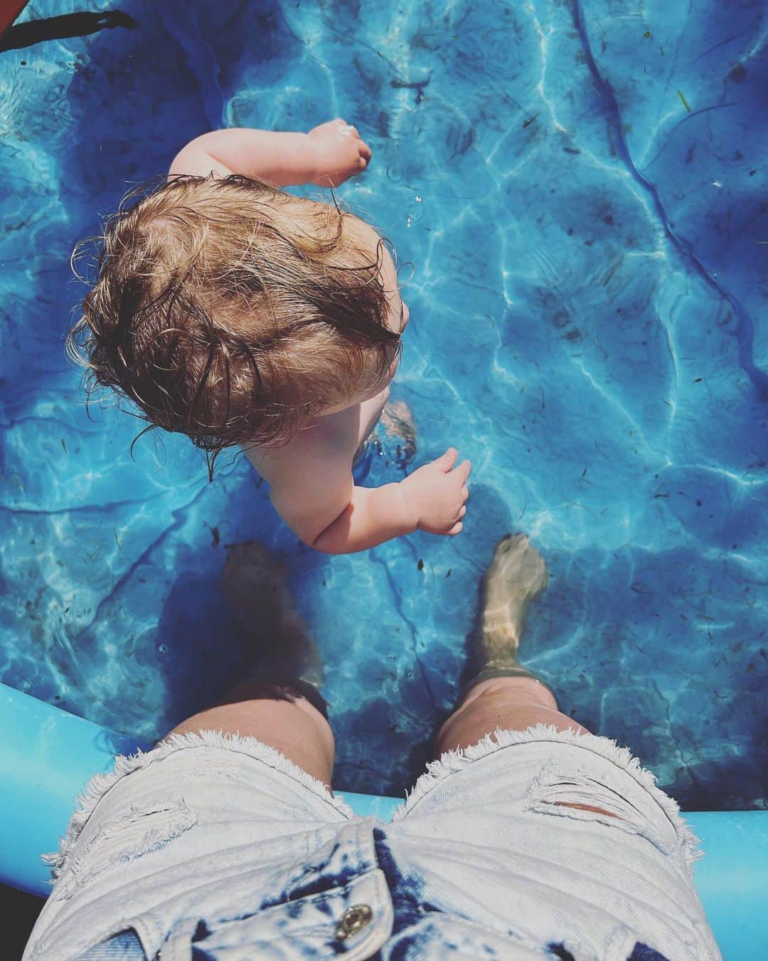ヘレン・スケルトンのインスタグラム：「Us for the foreseeable ….. Should probably clean out the paddling pool ♥️ #babygirl #waterbaby #summer #sunshine #paddling」