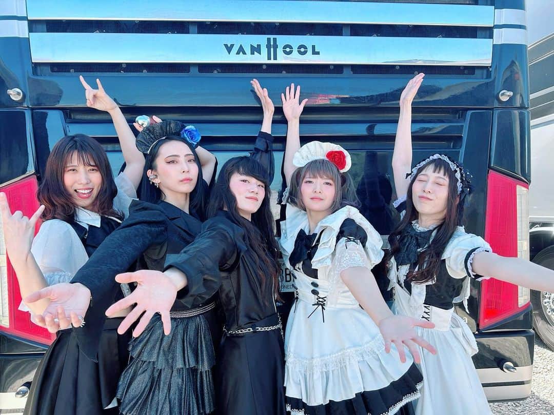 BAND-MAIDさんのインスタグラム写真 - (BAND-MAIDInstagram)「[Gratitude🔥] "BAND-MAID 10TH ANNIV. TOUR in North America" at "Sonic Temple Fes" in Columbus has ended.   Thank you for coming everyone!!    The next show will be at "Pointfest" in on May 27.  bandmaid.tokyo/contents/617485  #bandmaid #sonictemple #Columbus」5月27日 6時42分 - bandmaid.jp