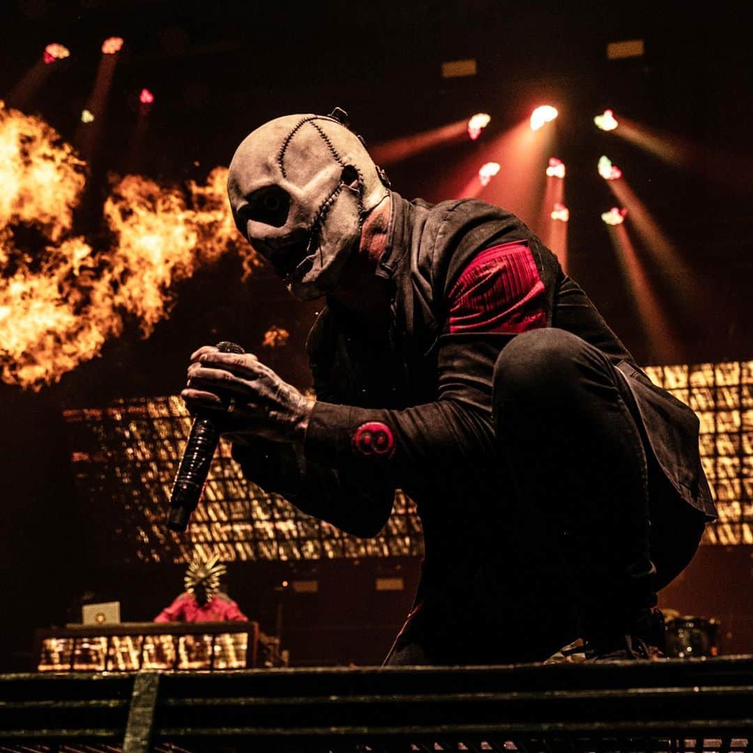 Slipknotさんのインスタグラム写真 - (SlipknotInstagram)「Win a VIP trip to @inkcarcerationfestival to watch our set from side stage, a festival hang with @coreytaylor and join Corey for a private tour of the "Blood Prison" Haunted House at the Ohio State Reformatory.  Grand prize includes round trip travel, 3-day VIP passes, hotel stay, a Corey Taylor signed guitar and more!  Donations support @thetaylorfoundation and veterans and emergency personnel living with PTSD.  Donate To Win a hang with Corey at fandiem.com/cmft or at the link in our bio. @winwithfandiem」5月27日 6時47分 - slipknot
