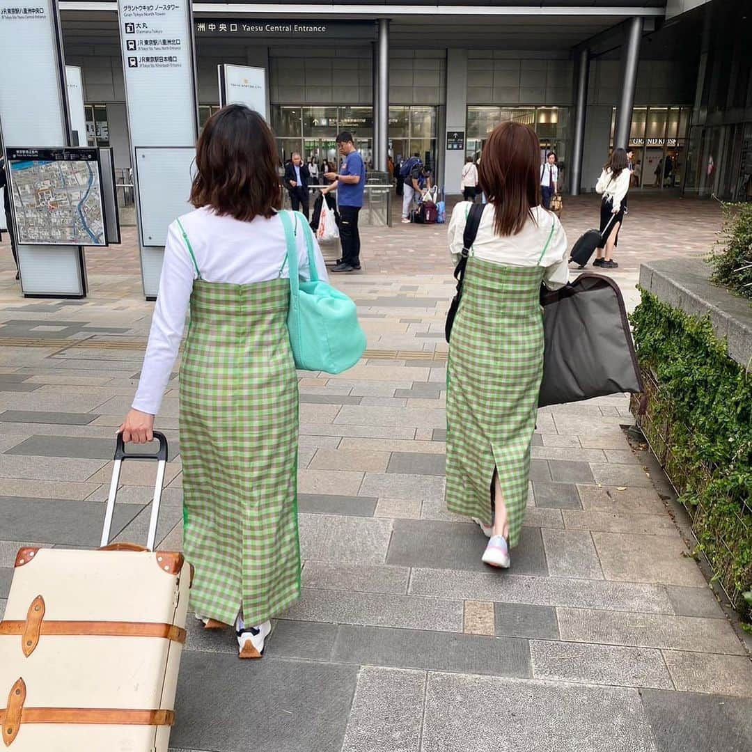 神田愛花さんのインスタグラム写真 - (神田愛花Instagram)「マネージャーと洋服が被った、ロケ前夜🌙 十数年ぶりにUFOキャッチャーとかしちゃって、 楽しいロケ前夜になりました💸 さぁ‼️ 今日は朝からロケ☀️ 数年間ずーっとこの日が楽しみだった、嬉しいロケ☀️☀️ 張り切っちゃいまーす✊🏻✊🏻✊🏻  #NYC #ニューヨーク #Barbie #バービー #pink #ピンク #ロケ前乗り #ロケ前夜 #双子コーデ #よりによってこの日！ #神田愛花」5月27日 7時05分 - aikakanda