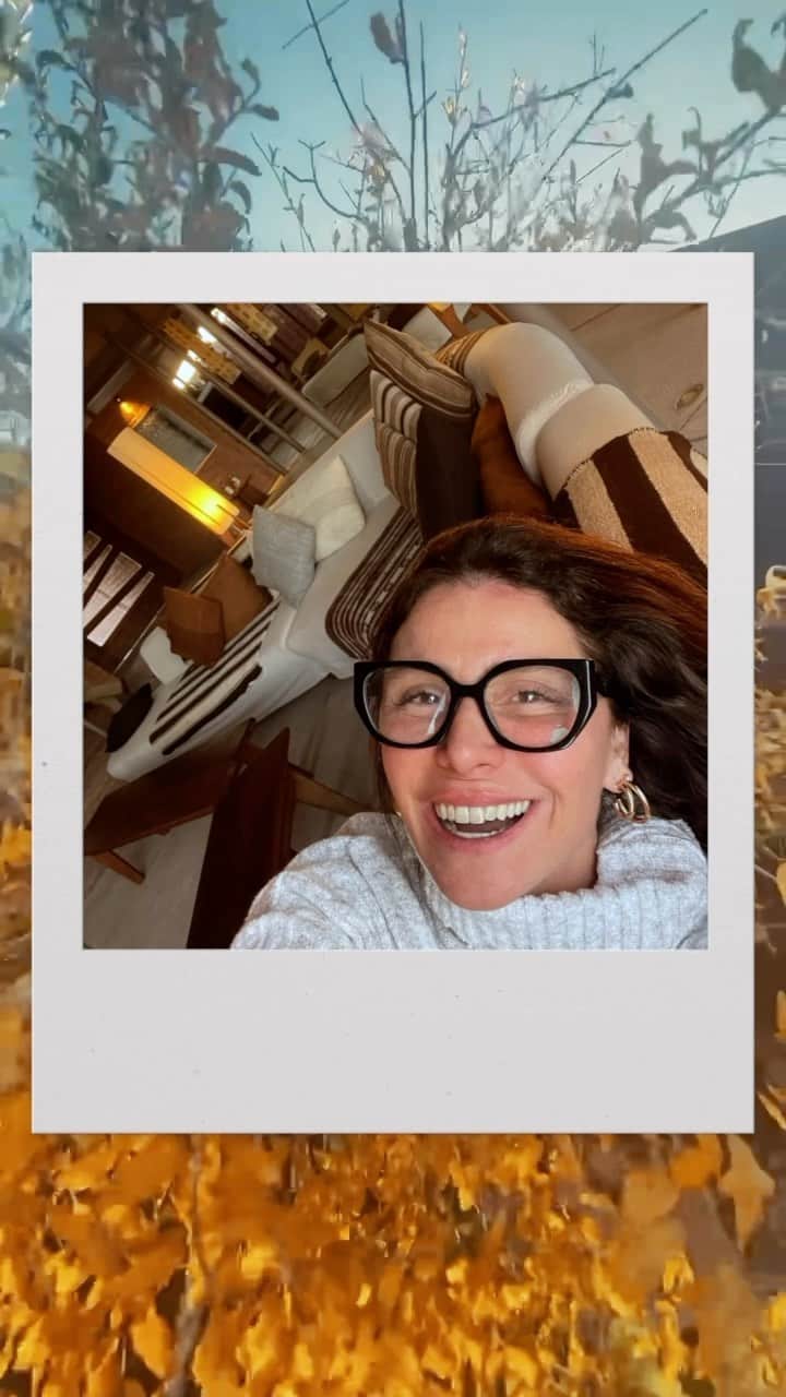 Giovanna Antonelliのインスタグラム：「“Quando a conexão é através da alma, não existe aparência que explique. A energia já diz tudo.” E assim foram esses dias com vocês @tierrahotels !!! Conexão, expansão, extensão de casa , gentileza, magia e principalmente o valor pela natureza!  Obrigada 1000 vezes! Levo no coração essa experiência!  Não vejo a hora de voltar! 🇨🇱❤️  @brasileirosnoatacama  #exploreodeserto #brasileirosnoatacama」