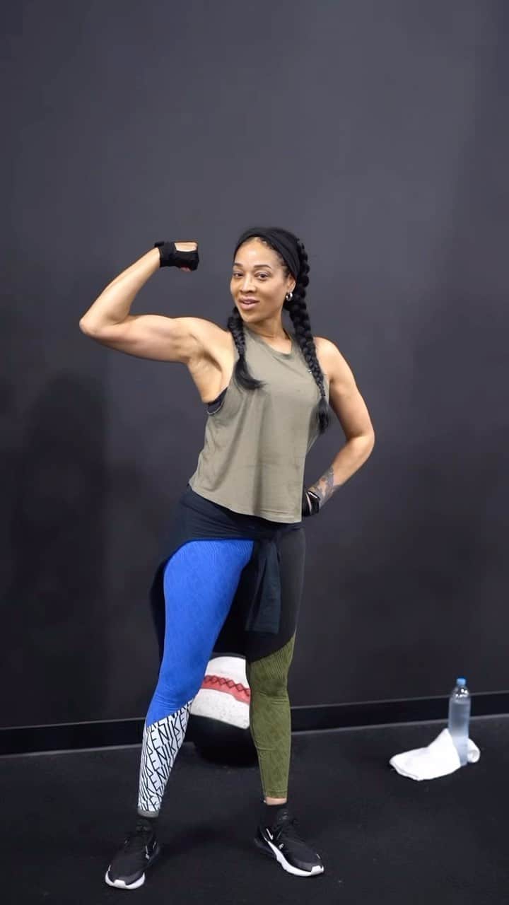 のインスタグラム：「The Grind does not stop🦾   @mimifaust    Trainer: @aesthetic_eng   Follow @ae_supplements  Our Best Seller Cut 24/7 Fat Burner is available  Click the 🔗 link in my bio 🔗   #trainhard #workout #atlantattrainer #fitcouple #fitness #transformation #aestheticeng #bodybuilding #Aestheticeng #followyourpassion #crushgoals #lovewhatIDo #giveyouralleveryday #nutrition #mealprep #muscle  I do not own the rights to this music   I do not own the rights to this song」
