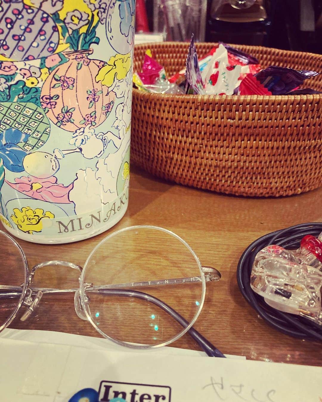 のインスタグラム：「・ 昨日のrecordingの余韻が まだ熱いような土曜の朝です。 久しぶりにアンサンブルの中でピアノも弾かせてもらって、音楽を浴びた…!!!!!  さて 7月もほぼ毎月ライヴが決定しました！6月分すぐにお席がいっぱいとなり、ありがとうございました。 7月も是非ご検討ください♪ ご予約は6/1(木)スタートです☺️ 詳しくはホームページご覧いただけると嬉しいです。  今日の東京はずっと晴れみたい。 みなさんはどんな週末でしょう。  #おとなりライヴ #vol2決定」