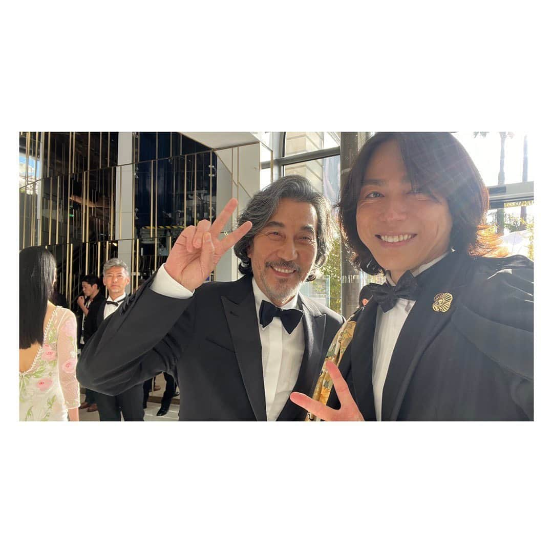 塩谷瞬のインスタグラム：「festival de  Cannes Specialな時間を過ごしてます✨  Cannesで父さんに会いました！ 常に人間的な魅力に溢れて目に見えないものまでを感じさせてくれる尊敬する俳優です。  #役所広司  #PERFECTDAYS  #ヴィムヴェンダース #Cannesfilmfestival #象の背中 #shunshioya」