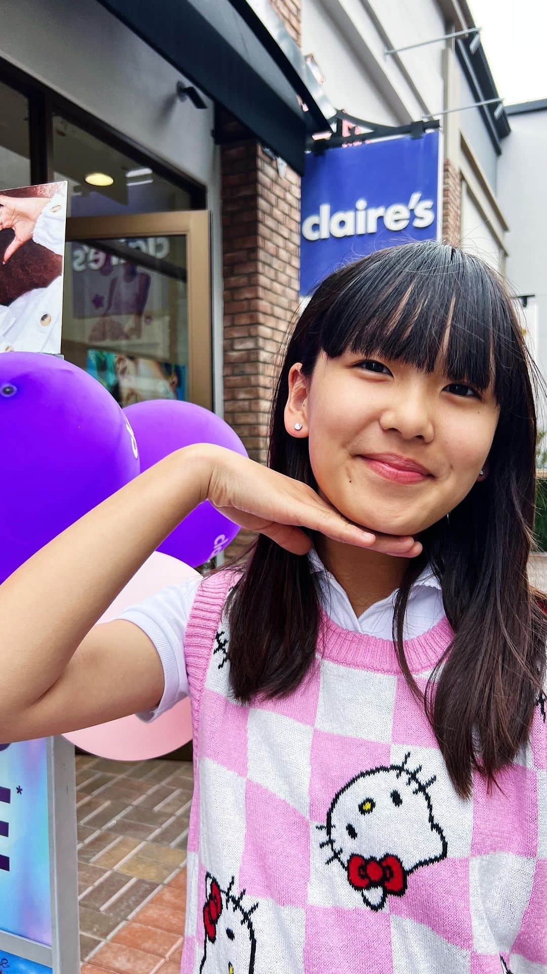 Zooey Miyoshiのインスタグラム：「Your girl got her ears pierced !!!! When we heard there was a @hellokitty piercing kit @clairesstores, we had to get it.  You receive a free ear piercing with a purchase of the kit. Zooey was a little nervous at first but the staff went through the steps with her and before she could blink, the piercing was complete 🤗 How cuuuuute are these Hello Kitty studs ??? 🥰 #ad #hellokitty #claires」