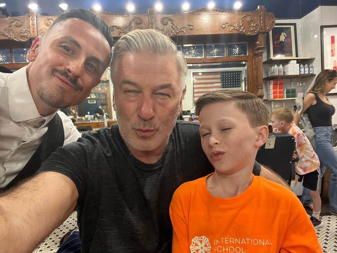 アレック・ボールドウィンのインスタグラム：「And, of course, thanks to Andrew Hamilton at @neighborhoodcutandshave in The Village. We are ready for Summer, thanks to you and your crew!」