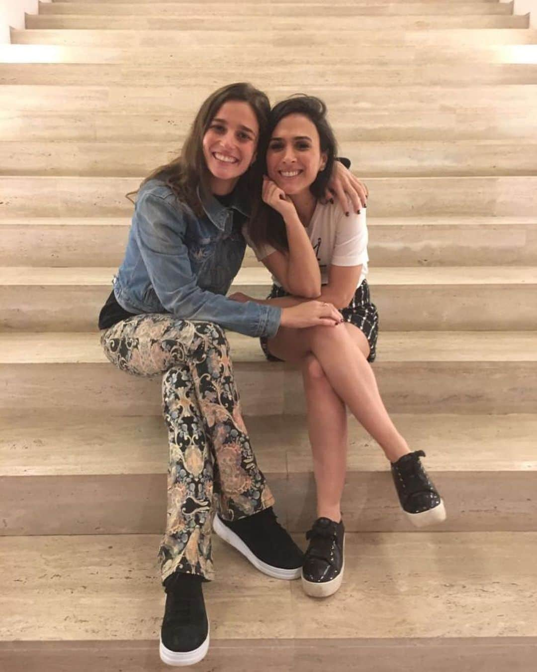 Tata Werneckさんのインスタグラム写真 - (Tata WerneckInstagram)「Aniversário hoje da minha amiga linda @pristeinman ! Atriz , roteirista , mãezona incrível, gata e atleta :) te amo! E te desejo saúde amor paz e CLARENA PORRA」5月27日 8時28分 - tatawerneck