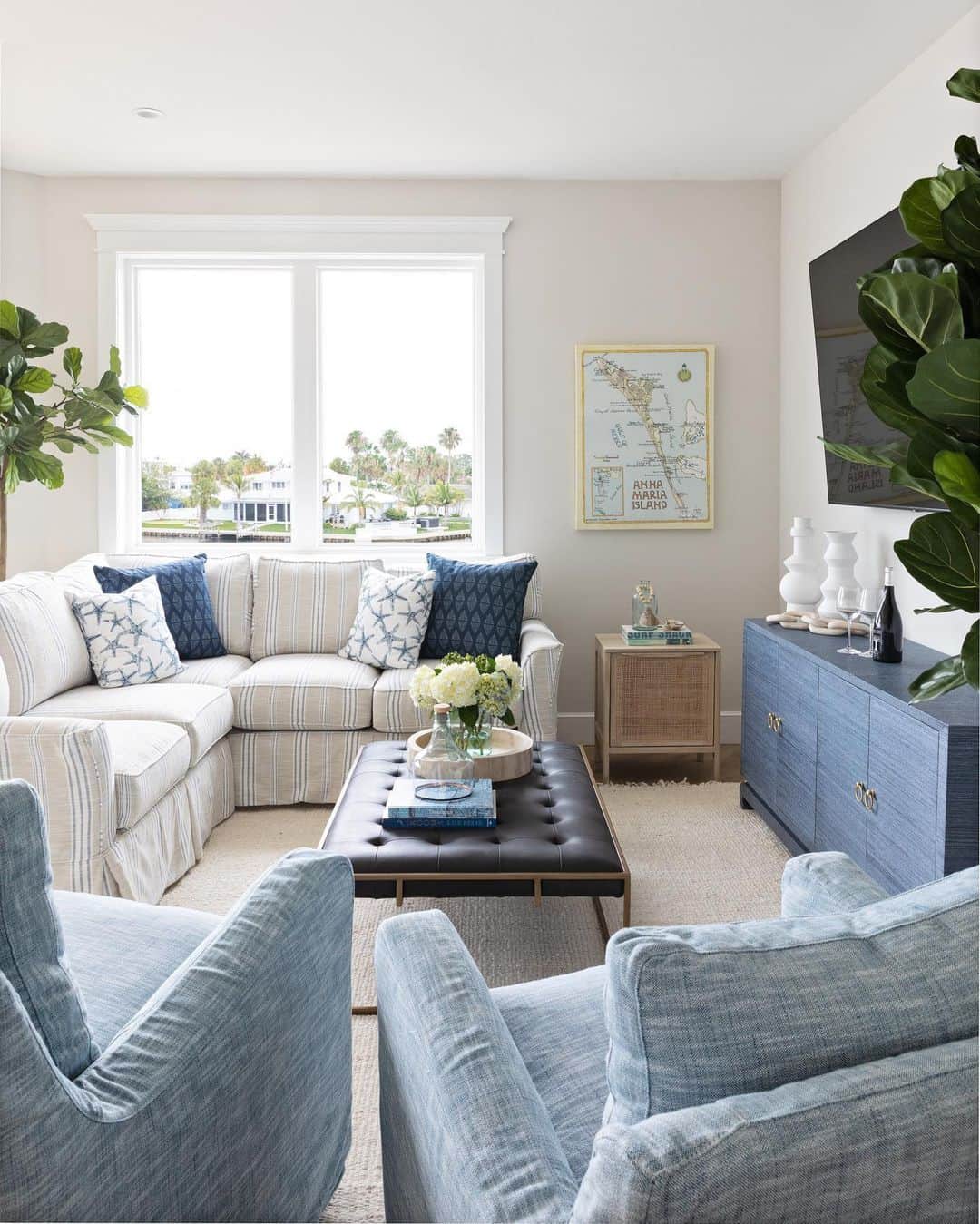 のインスタグラム：「Lovely ocean inspired color palette.  (Via @emilymossdesigns) #MyDomaine」