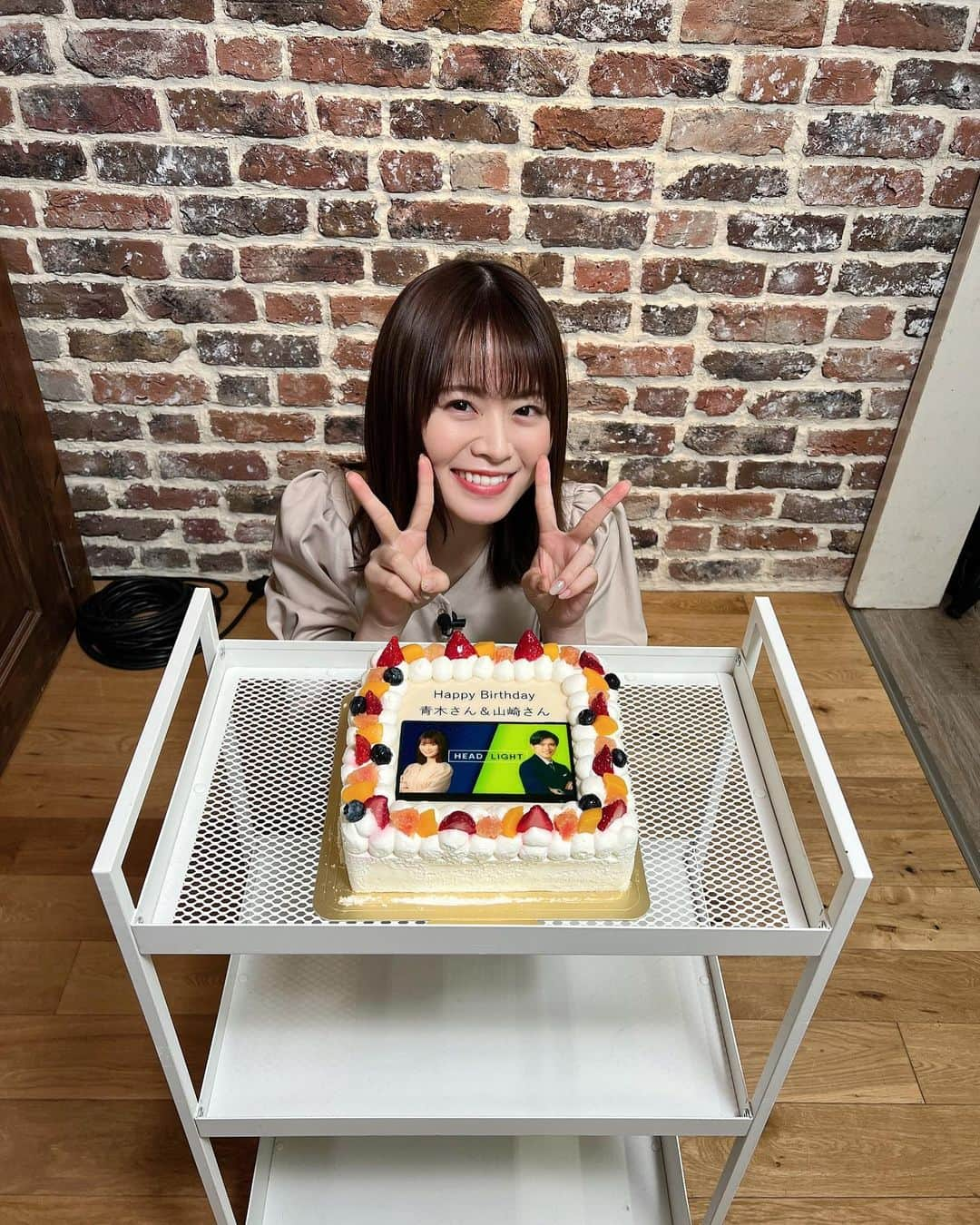 山崎怜奈さんのインスタグラム写真 - (山崎怜奈Instagram)「5月21日に26歳になりました！ 各現場のスタッフの皆さん、共演させていただいた皆さん、お祝いしてくださりありがとうございました！  最後の1枚は祖母からの贈り物☺️」5月27日 8時33分 - rena_yamazaki.official