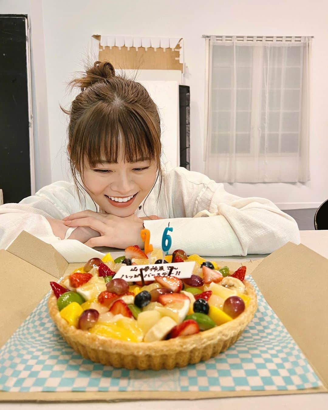 のインスタグラム：「5月21日に26歳になりました！ 各現場のスタッフの皆さん、共演させていただいた皆さん、お祝いしてくださりありがとうございました！  最後の1枚は祖母からの贈り物☺️」
