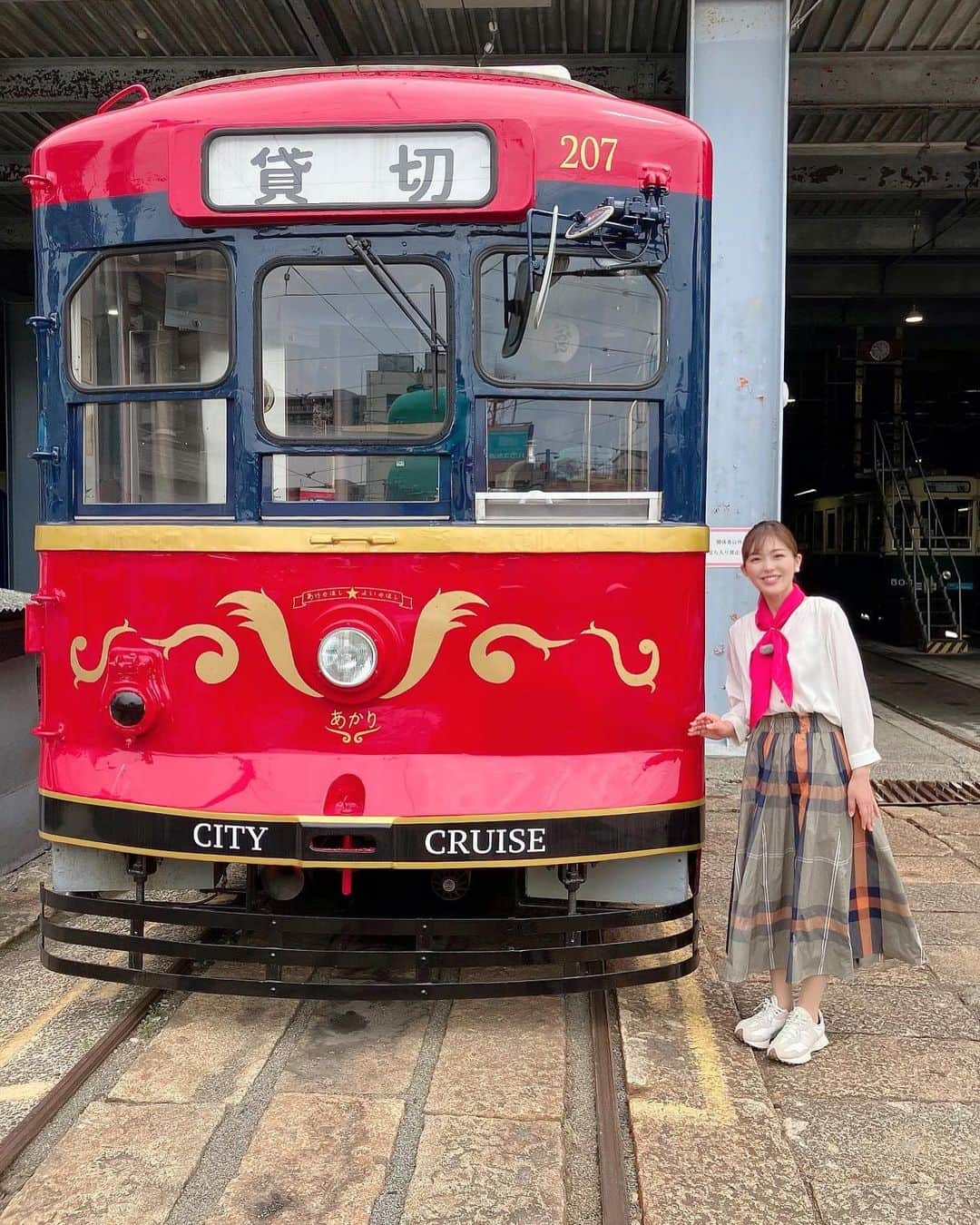 豊崎なつきさんのインスタグラム写真 - (豊崎なつきInstagram)「* ちなみに こちらはビール電車やおでん電車の 車体　あかり！  長崎人なのに 実は一度も乗ったことがなかった。。。  ビール🍺いいなぁー🤭  #ビール電車 #おでん電車 #長崎 #豊﨑なつき」5月27日 8時42分 - natsuki_toyosaki